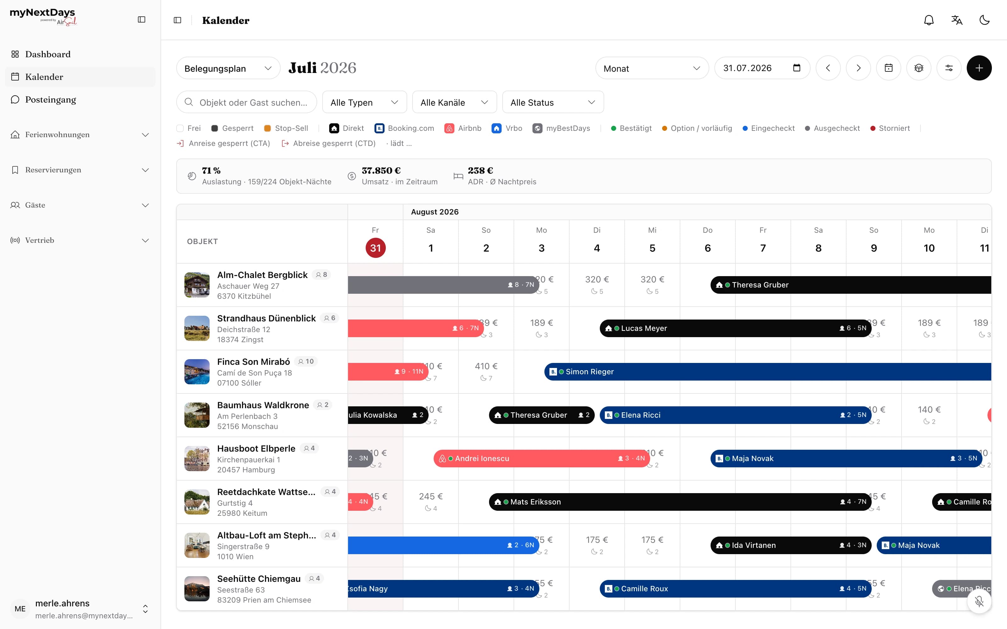 Belegungsplan von myNextDays: acht Ferienobjekte mit Buchungen aus Booking.com, Airbnb, Vrbo, der Plattform und Direktbuchungen